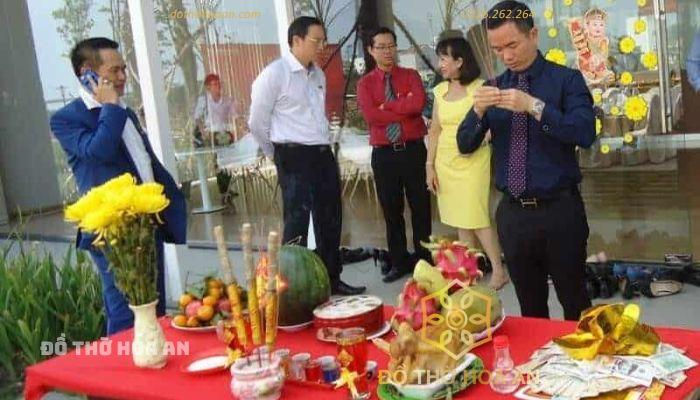 Giờ khai trương sẽ được xem riêng cho từng người, mỗi tuổi sẽ có 1 giờ đẹp để khai trương cửa hàng khác nhau