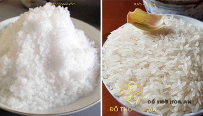 Muối, gạo xuất hiện trên mâm cúng hầu hết các ngày lễ