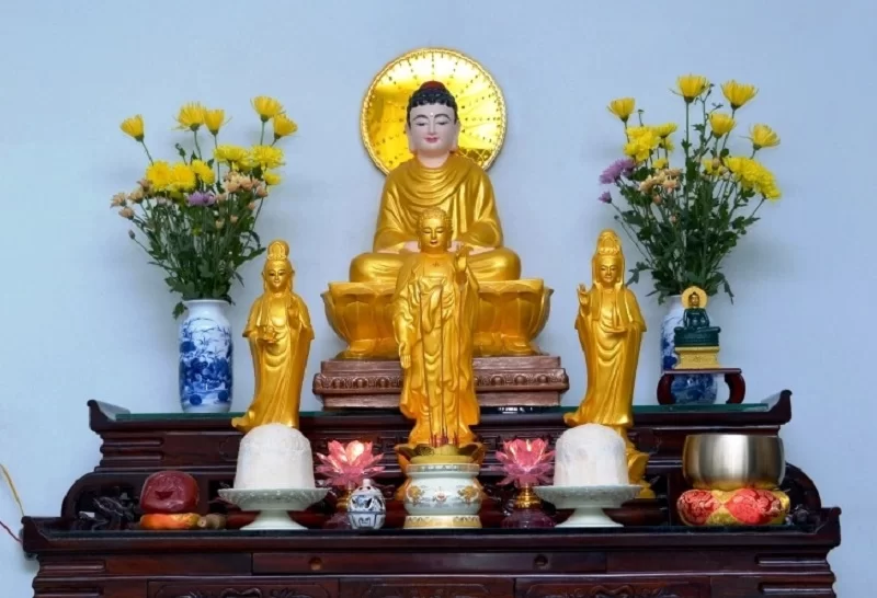 Khi lập bàn thờ Phật, gia chủ cần chú ý chọn nơi trang nghiêm