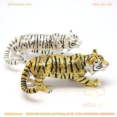 Tượng Hổ Đồng Đứng Trên Vách Đá