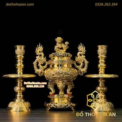 Bộ Tam Sự Đỉnh Tròn Nến Đồng Vàng – Cao 40 ( Cho Ban 107 )