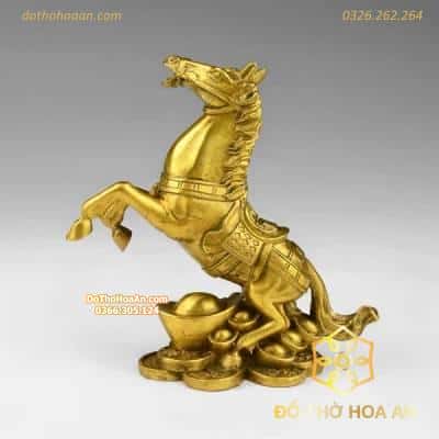 Ngựa Đứng Trên Thỏi Vàng – 14x6x13