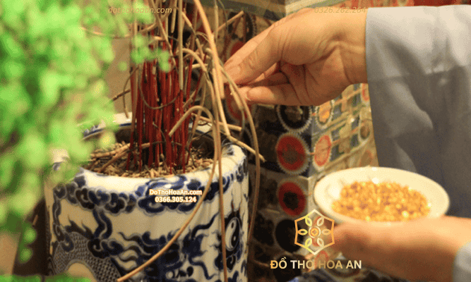 Chi tiết cách tỉa chân nhang bàn thờ Thần Tài không phạm phong thủy và thu hút tài lộc về nhà