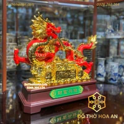 Tượng Rồng Đỏ Cuộn Rương Vàng1