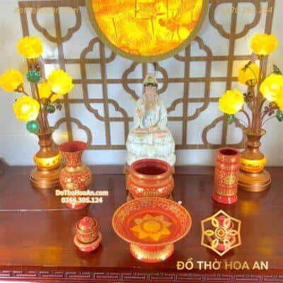 Bộ Đồ Thờ Phật Sứ Gấm Đỏ Đẹp3