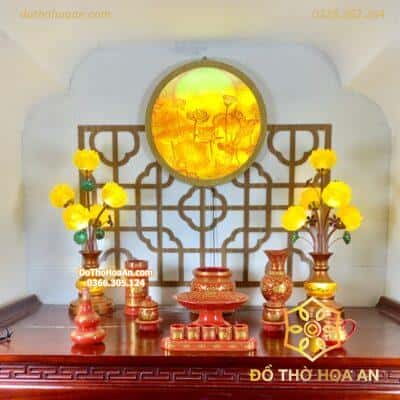 Bộ Đồ Thờ Thần Linh Sứ Gấm Đỏ Đẹp BTLGD