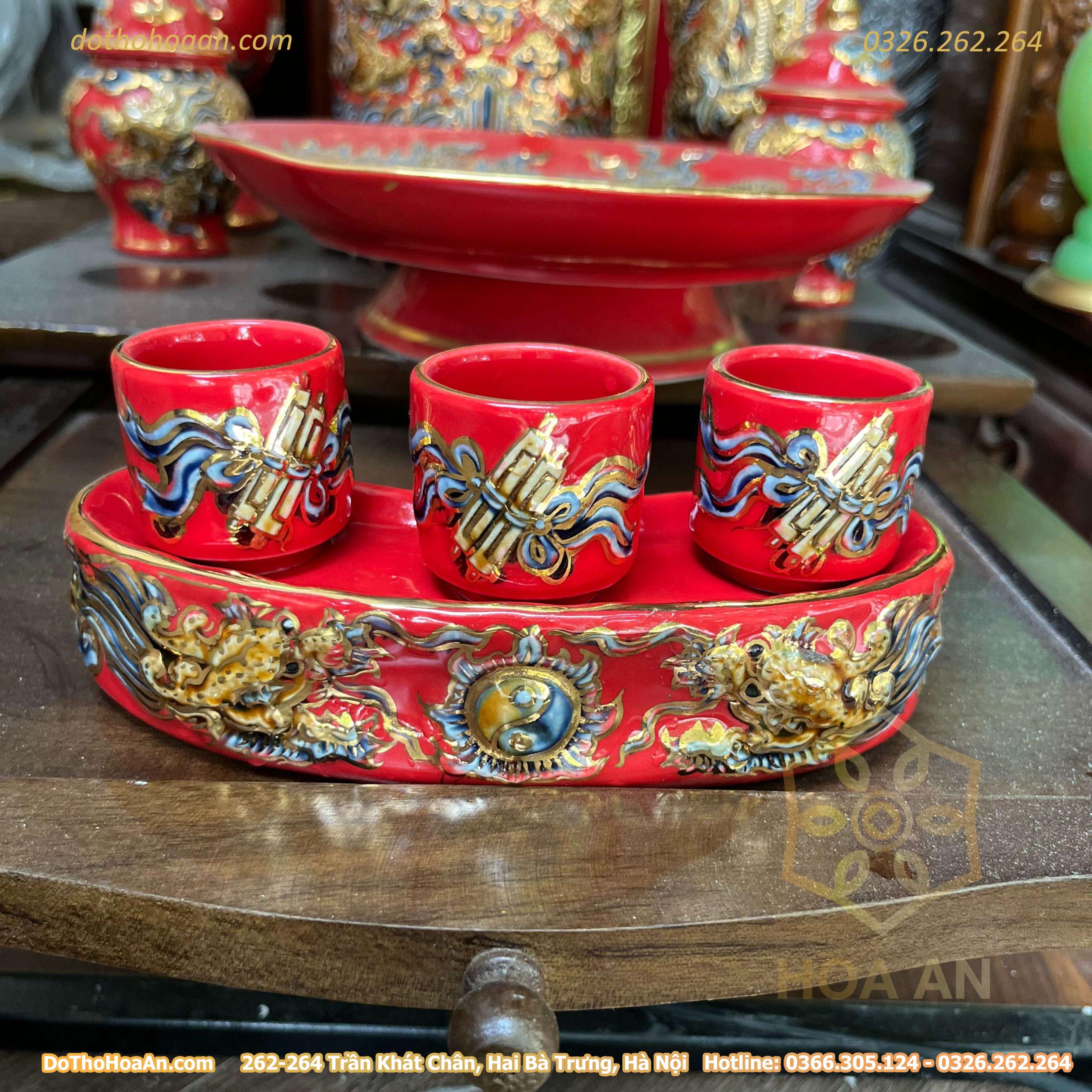 Kỷ/ Khay 3 Chén Men Đỏ Vẽ Vàng 24K