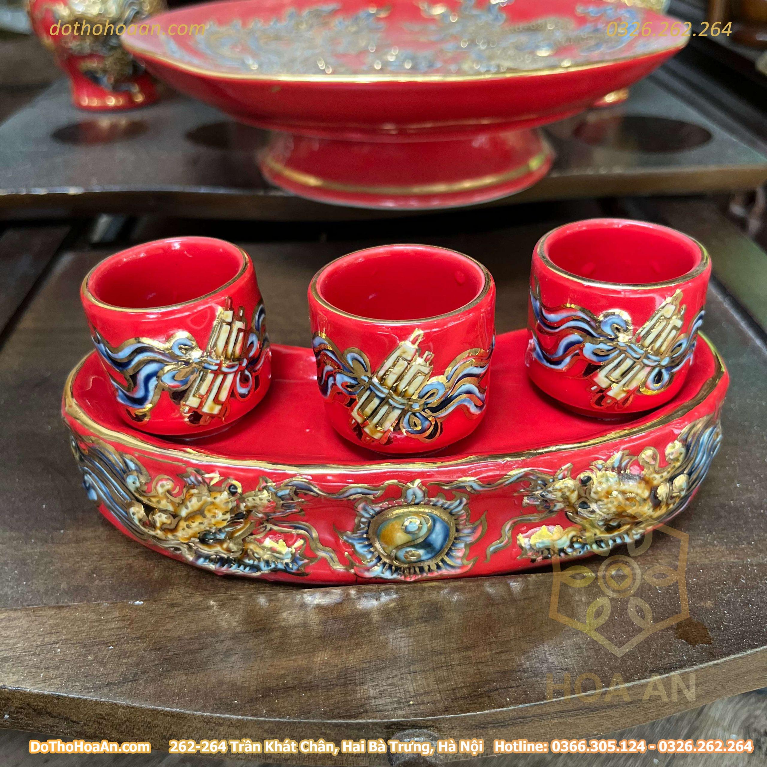 Kỷ/ Khay 3 Chén Men Đỏ Vẽ Vàng 24K