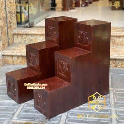 Bục Tam Cấp Kê Bàn Thờ Thần Tài Gỗ Thông Màu Óc Chó Đục Sen