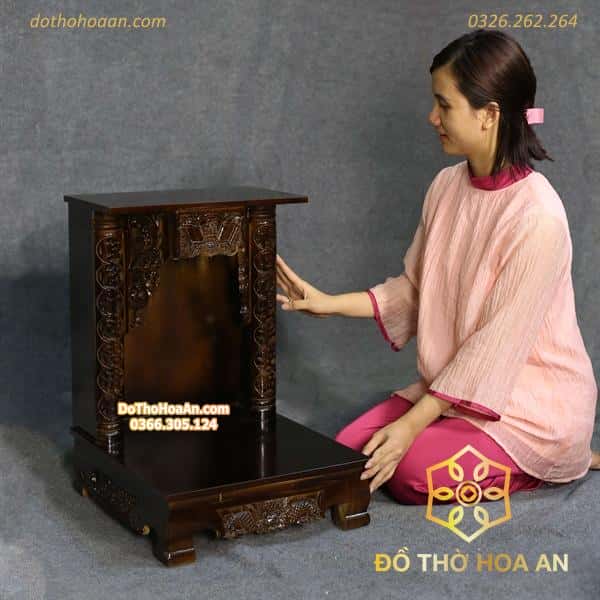 Ban Thờ Thần Tài Gỗ Thông Mái Bằng Màu Nâu-ngang-41cm(variation) Bộ Ban Thờ Thần Tài Đương Đại Gỗ Xoan Màu Óc Chó Sứ Kim Sa