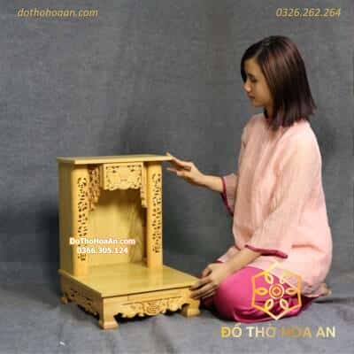 Ban Thờ Thần Tài Thổ Địa Gỗ Xoan Chân Qùy Mái Bằng Màu Vàng