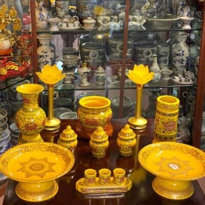 Bộ Đồ Thờ Thần Linh Sứ Gấm Vàng