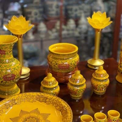 Bộ Đồ Thờ Thần Linh Sứ Gấm Vàng BDTTLGV021