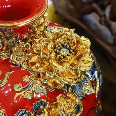 Bình Hút Lộc Công Đào Men Đỏ Đắp Nổi Vẽ Vàng 24K H301