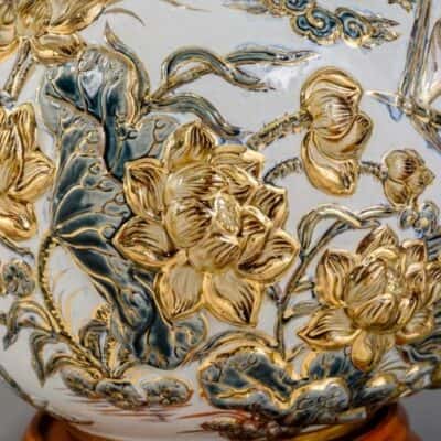 Bình Hút Lộc Thuận Buồm Xuôi Gió Men Trắng Đắp Nổi Vẽ Vàng 24K H254