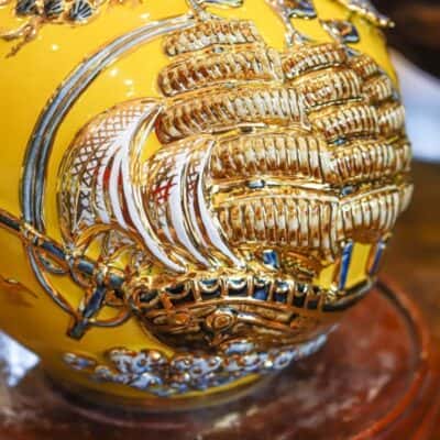 Bình Hút Lộc Thuận Buồm Xuôi Gió Men Vàng Đắp Nổi Vẽ Vàng 24K H28 M11