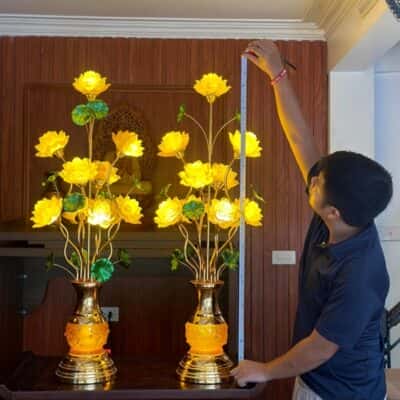 Đèn Thờ Hoa Sen 9 Bông Lưu Ly Thân Lưu Ly V93