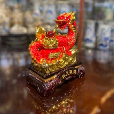Tượng Rồng Đỏ cuốn hũ vàng1