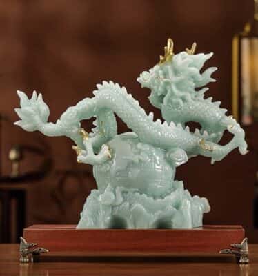 Tượng Rồng Xanh Ôm Địa Cầu2