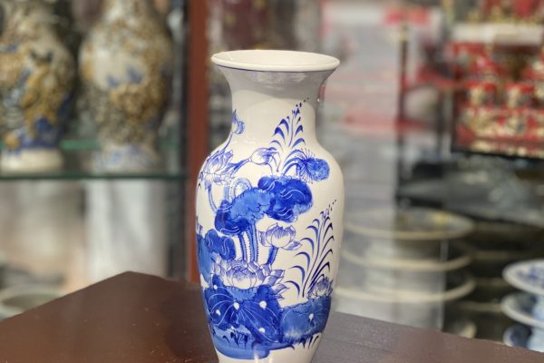 Lọ Hoa Dáng Lục Bình Hoa Sen Men Trắng