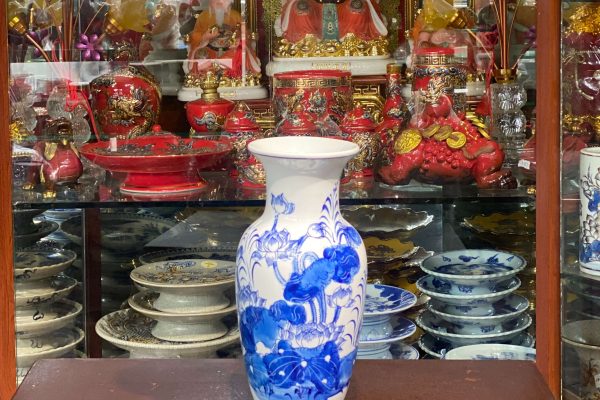 Lọ Hoa Dáng Lục Bình Hoa Sen Men Trắng