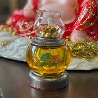 Đèn Dầu Thủy Tinh Vàng Hình Hoa Sen