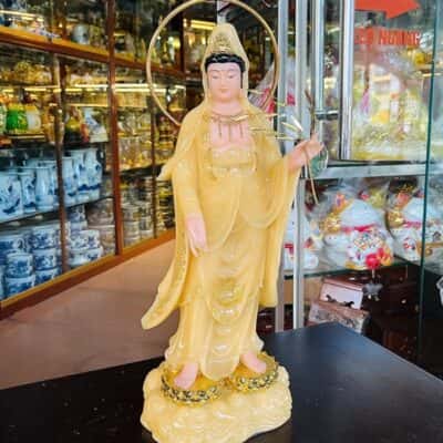 Tượng Phật Bà Quan Thế Âm Bột Đá Vàng Đứng Trên Đài Sen