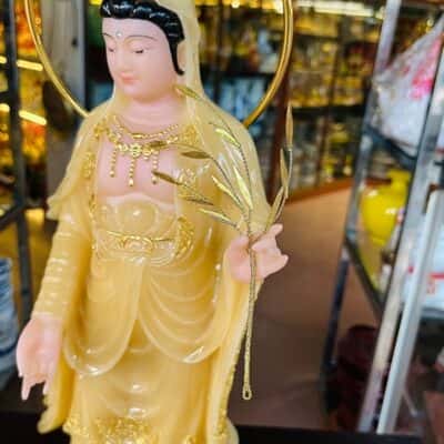 Tượng Phật Bà Quan Thế Âm Bột Đá Vàng Đứng Trên Đài Sen2
