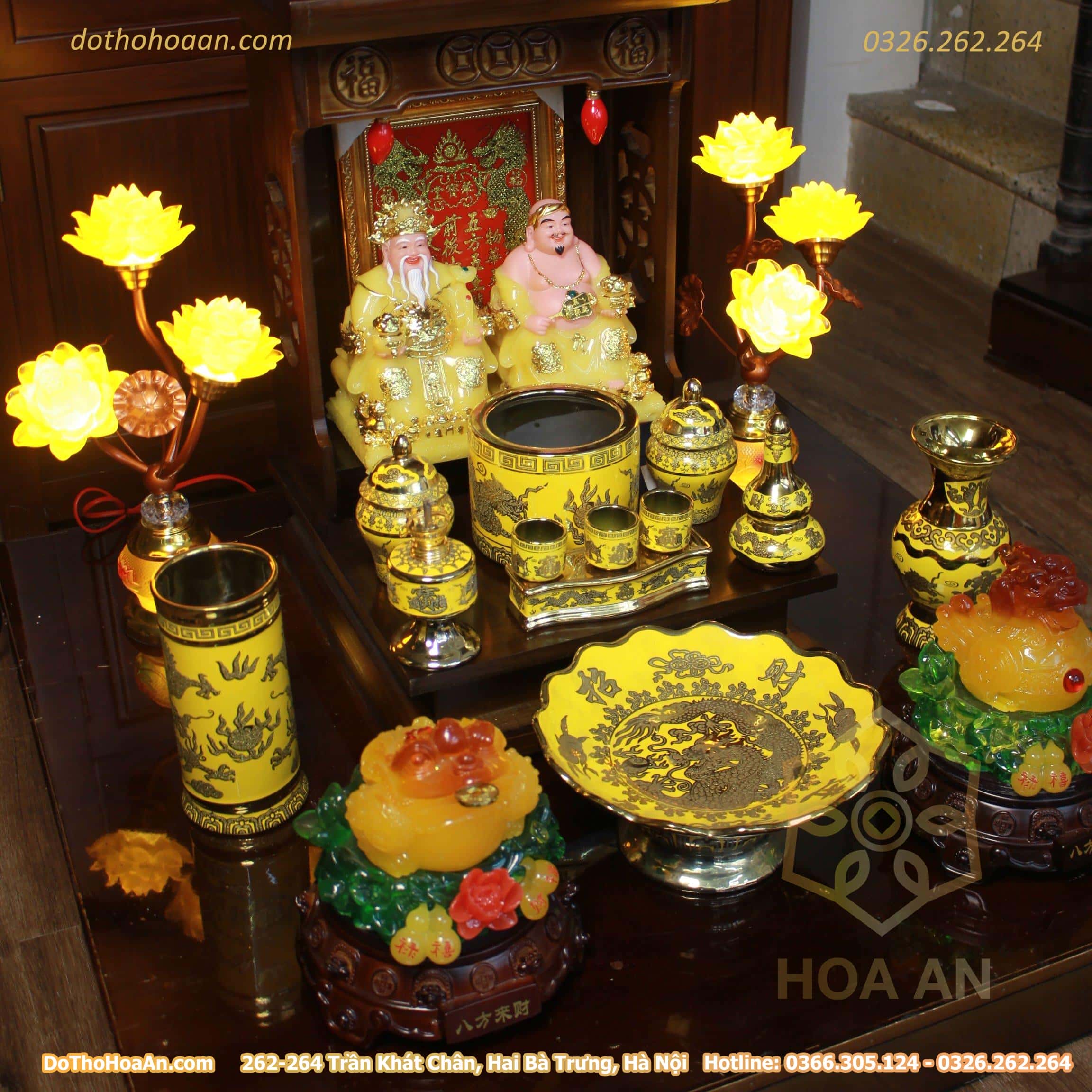 Bộ Ban Thờ Thần Tài Gỗ Xoan Mái Bằng Chân Quỳ Màu Nâu Sứ Kim Sa Vàng (20) Bộ Ban Thờ Thần Tài Đương Đại Gỗ Xoan Màu Óc Chó Sứ Kim Sa