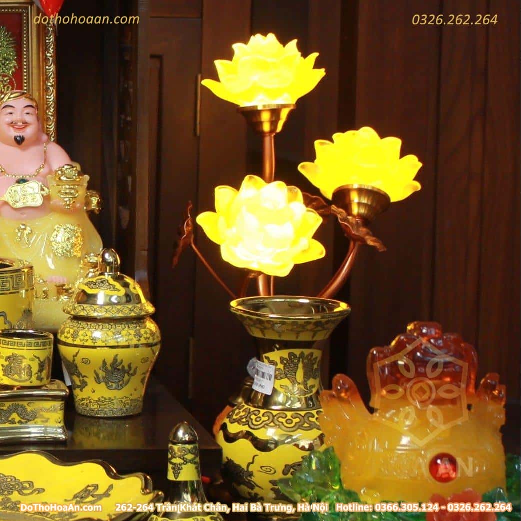 Bộ Ban Thờ Thần Tài Gỗ Xoan Mái Bằng Chân Quỳ Màu Nâu Sứ Kim Sa Vàng (6) Bộ Ban Thờ Thần Tài Đương Đại Gỗ Xoan Màu Óc Chó Sứ Kim Sa
