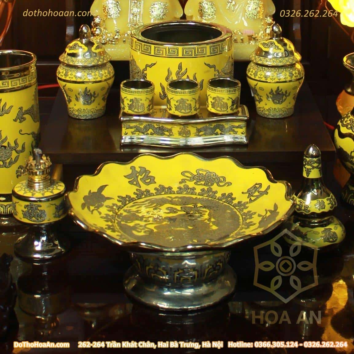 Bộ Ban Thờ Thần Tài Gỗ Xoan Mái Bằng Chân Quỳ Màu Nâu Sứ Kim Sa Vàng (7) Bộ Ban Thờ Thần Tài Đương Đại Gỗ Xoan Màu Óc Chó Sứ Kim Sa