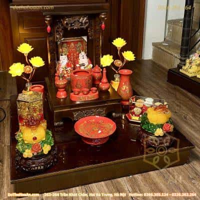 Bộ Ban Thờ Thần Tài Gỗ Xoan Mái Bằng Chân Quỳ Màu Nâu Sứ Men Đỏ Bát Tràng
