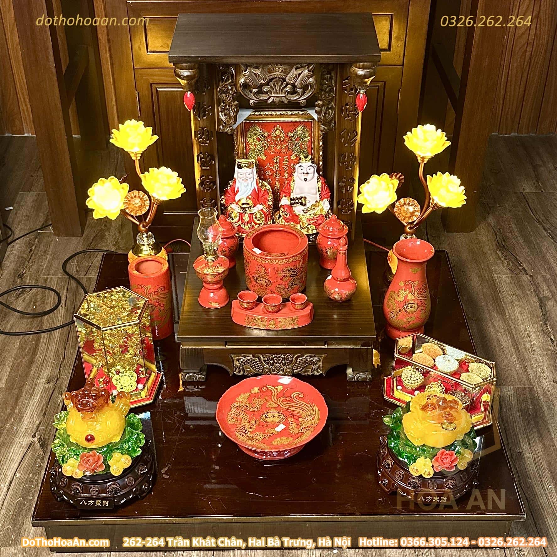 Bộ Ban Thờ Thần Tài Gỗ Xoan Mái Bằng Chân Quỳ Màu Nâu Sứ Men Đỏ Bát Tràng (3) Bộ Ban Thờ Thần Tài Gỗ Xoan Mái Bằng Chân Quỳ Màu Nâu Sứ Men Đỏ Bát Tràng
