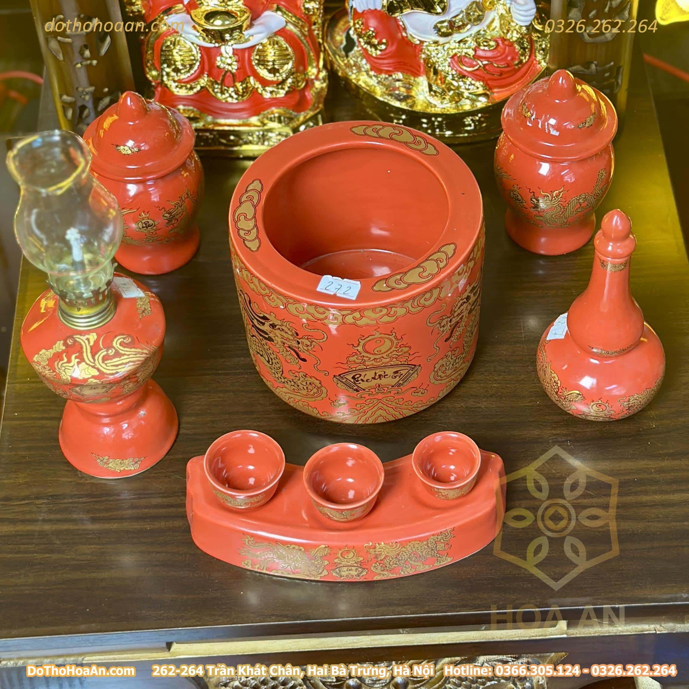 Bộ Ban Thờ Thần Tài Gỗ Xoan Mái Bằng Chân Quỳ Màu Nâu Sứ Men Đỏ Bát Tràng (5) Bộ Ban Thờ Thần Tài Gỗ Xoan Mái Bằng Chân Quỳ Màu Nâu Sứ Men Đỏ Bát Tràng