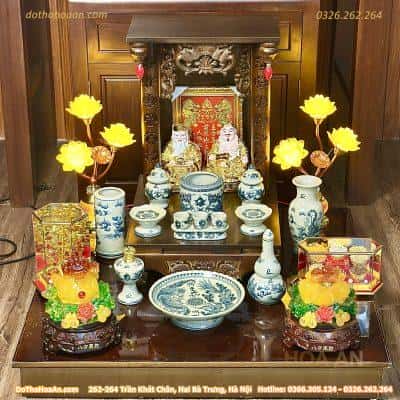 Bộ Ban Thờ Thần Tài Gỗ Xoan Mái Bằng Chân Quỳ Màu Nâu Sứ Men Rạn Vẽ