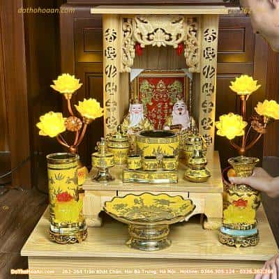 Bộ Ban Thờ Thần Tài Gỗ Xoan Mái Bằng Chân Quỳ Màu Vàng Sứ Kim Sa
