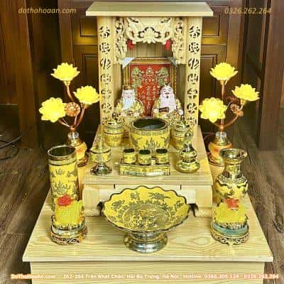 Bộ Ban Thờ Thần Tài Gỗ Xoan Mái Bằng Chân Quỳ Màu Vàng Sứ Kim Sa