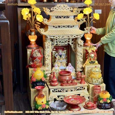 Bộ Ban Thờ Thần Tài Thổ Địa Gỗ Pơmu 3 Mái Cột Rồng Sứ Gấm Đỏ