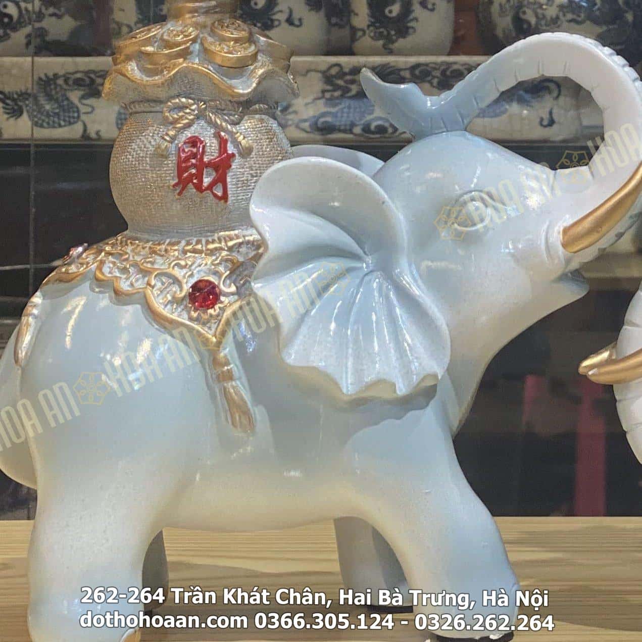 Tượng Voi Phong Thủy Màu Vàng Kim Tiền