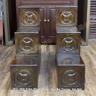 Bục Tam Cấp Kê Bàn Thờ Thần Tài Gỗ Thông Màu Óc Chó Đục Tiền1