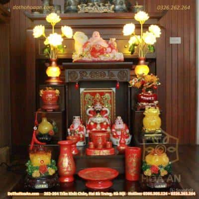 Bộ Ban Thờ Thần Tài Đương Đại Gỗ Xoan Màu Óc Chó Sứ Đỏ Bát Tràng