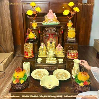 Bộ Ban Thờ Thần Tài Gỗ Xoan Mái Bằng Chân Quỳ Màu Nâu Sứ Vàng Ngà