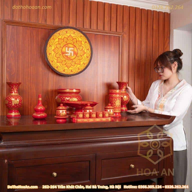Bộ Đồ Thờ Thần Linh Sứ Gấm Đỏ