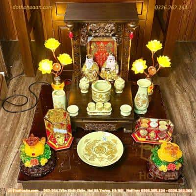 Bộ Ban Thờ Thần Tài Gỗ Xoan Mái Bằng Chân Quỳ Màu Nâu Sứ Vàng Ngà BTTTGXNSVN1