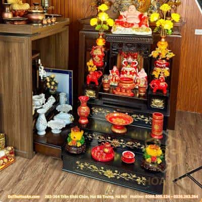 Bộ Bàn Thờ Thần Tài Hiện Đại Gỗ Sồi Triện Sen Dát Vàng Màu Nâu Sứ Gấm Đỏ