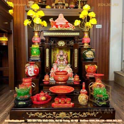 Bộ Bàn Thờ Thần Tài Hiện Đại Gỗ Sồi Trụ Đồng Tiền Sứ Gấm Đỏ