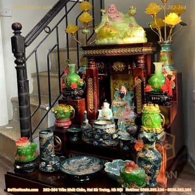 Bộ Bàn Thờ Thần Tài Hiện Đại Gỗ Sồi Trụ Đồng Tiền Sứ Xanh Lục Bảo