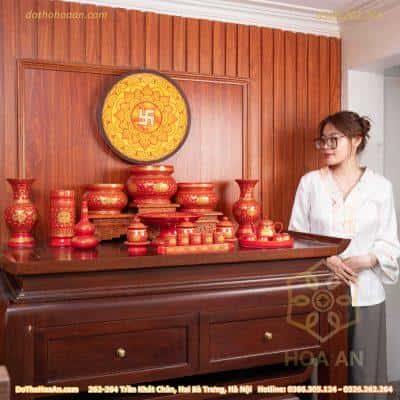 Bộ Đồ Thờ Gia Tiên Sứ Gấm Đỏ BTGTGD1