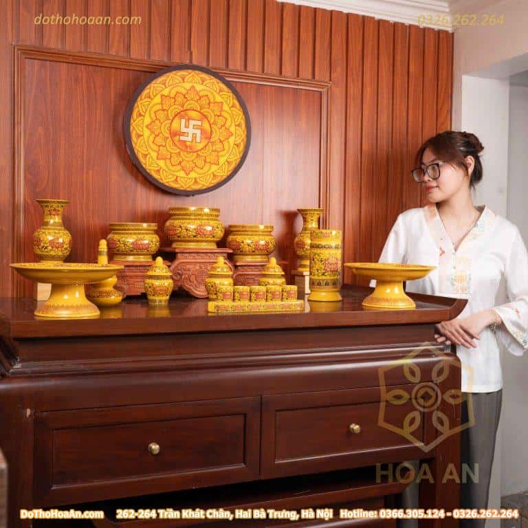 Bộ Đồ Thờ Gia Tiên Sứ Gấm Vàng BTGTSGV2