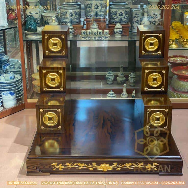 Đế Kê Bàn Thờ Thần Tài Xoan Vân Sen Dát Vàng Và Bục Tam Cấp Bàn Thờ Thần Tài Xoan Vân Đục Tiền Dát Vàng